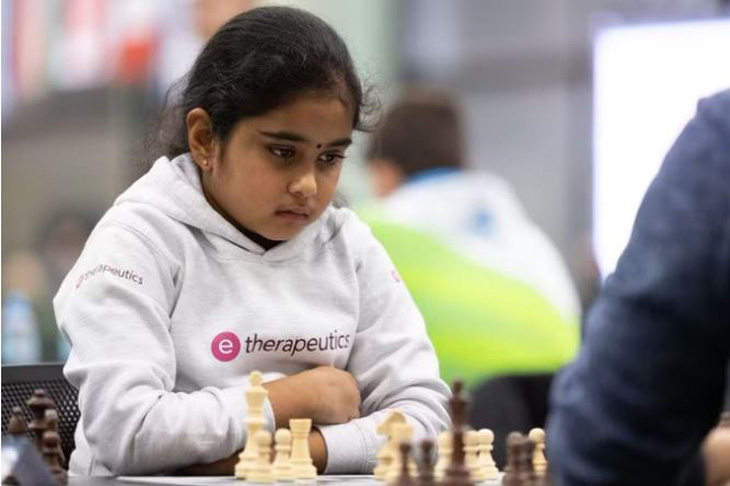 Cô bé 8 tuổi Bodhana Sivanandan trở thành hiện tượng tại Giải vô địch cờ nhanh, cờ chớp châu Âu 2023 - Ảnh: Getty